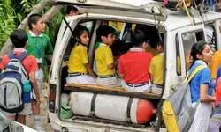 बहराइच में स्कूली बच्चों की जान जोखिम में! भारी फीस वसूलने के बावजूद ओवरलोडेड स्कूल वैनों से हो रहा मासूमों का सफर बहराइच में स्कूली बच्चों की जान जोखिम में! भारी फीस वसूलने के बावजूद ओवरलोडेड स्कूल वैनों से हो रहा मासूमों का सफर