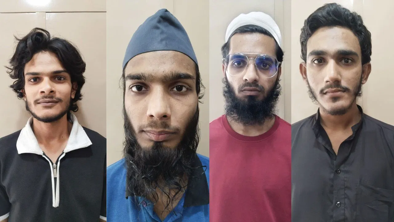 अल कायदा के मॉड्यूल ‘AQIS’ का भंडाफोड़, गुजरात ATS ने 4 आतंकियों को किया गिरफ्तार अल कायदा के मॉड्यूल ‘AQIS’ का भंडाफोड़, गुजरात ATS ने 4 आतंकियों को किया गिरफ्तार