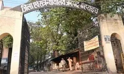 बहराइच तहसील में न्यायालय पर अनाधिकृत अटार्नी का दबदबा, एडवोकेट सोनू पाठक ने जिलाधिकारी से की शिकायत बहराइच तहसील में न्यायालय पर अनाधिकृत अटार्नी का दबदबा, एडवोकेट सोनू पाठक ने जिलाधिकारी से की शिकायत