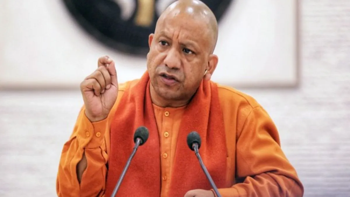बिजली कटौती से नाराज सीएम योगी का कड़ा रुख, अधिकारियों से बोले- व्यवस्था सुधारें अन्यथा कार्रवाई तय
