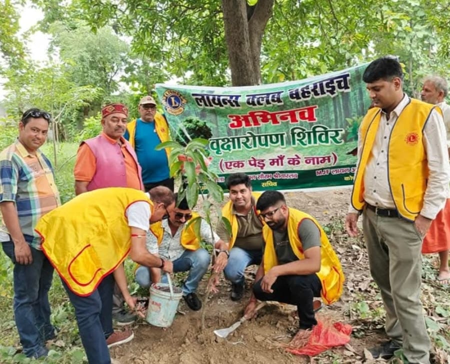 लायंस क्लब बहराइच अभिनव का पर्यावरण संरक्षण हेतु अनुकरणीय प्रयास, फलदार वृक्षों का वृहद रोपण, पूर्व में रोपित वृक्ष अब बन चुके हैं हरियाली के प्रतीक लायंस क्लब बहराइच अभिनव का पर्यावरण संरक्षण हेतु अनुकरणीय प्रयास, फलदार वृक्षों का वृहद रोपण, पूर्व में रोपित वृक्ष अब बन चुके हैं हरियाली के प्रतीक
