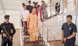 योगी आदित्यनाथ ने वाराणसी में प्रधानमंत्री मोदी की रैली की तैयारियों का जायजा लिया