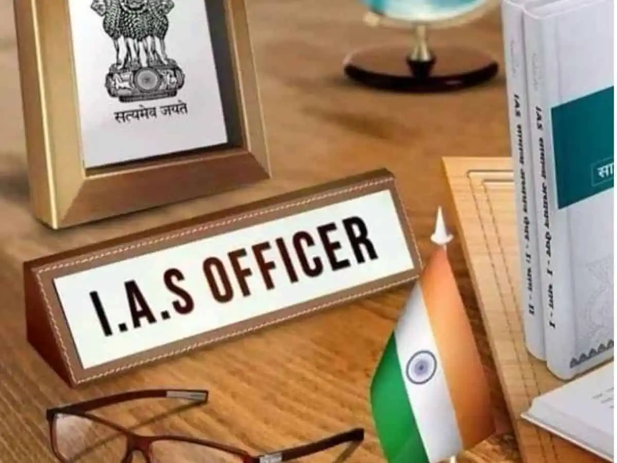 यूपी में 23 IAS अफसरों का ट्रांसफर, अयोध्या के कमिश्नर, गोरखपुर, प्रयागराज के डीएम बदले