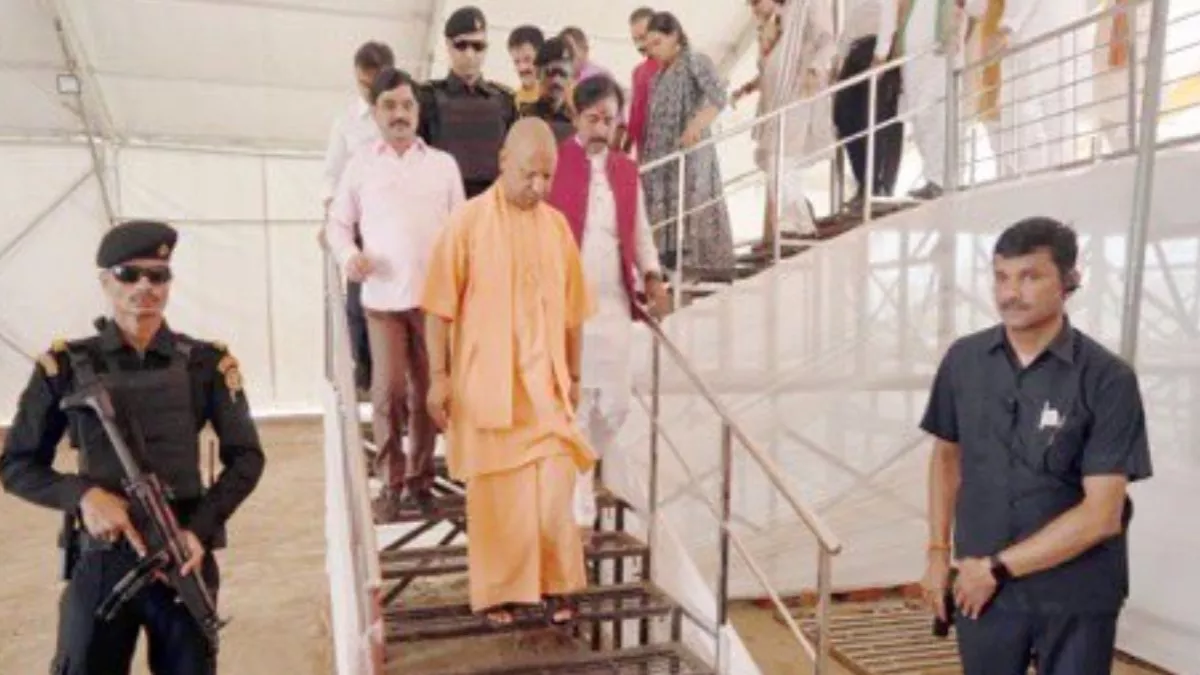 योगी आदित्यनाथ ने वाराणसी में प्रधानमंत्री मोदी की रैली की तैयारियों का जायजा लिया