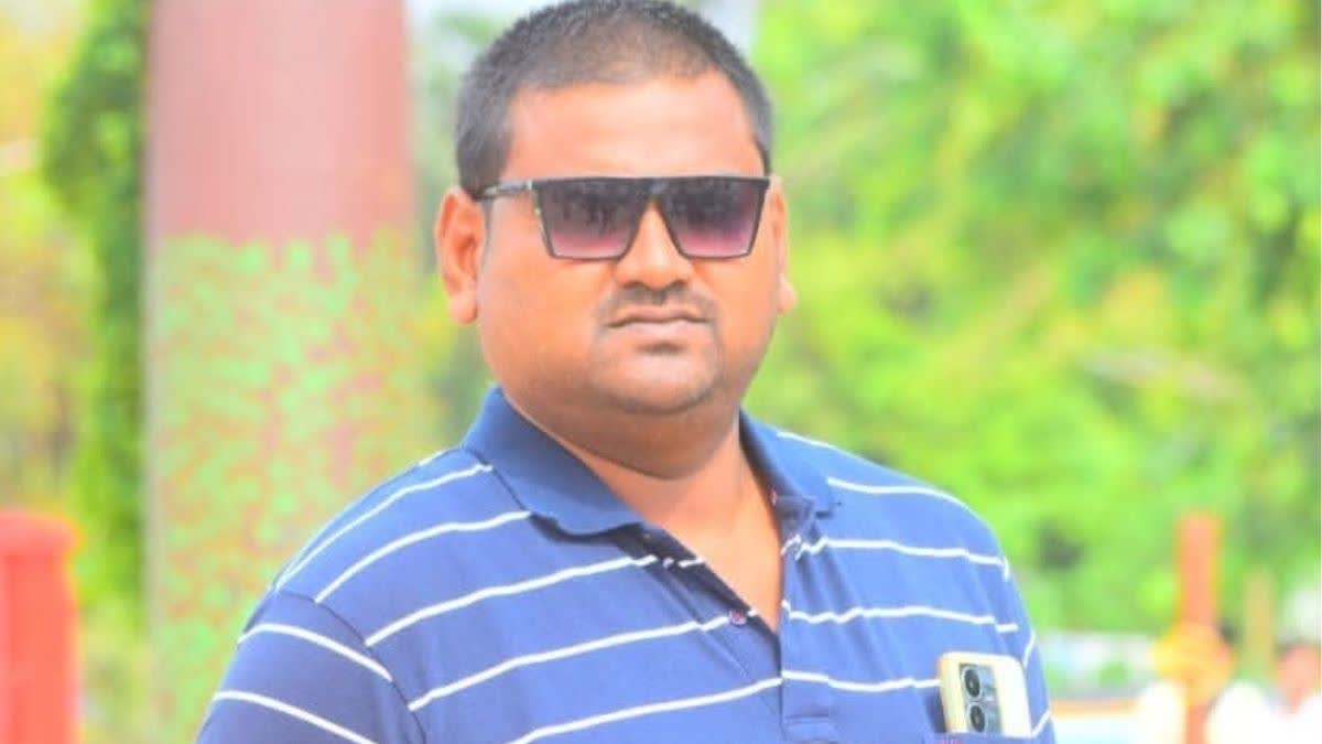 प्रयागराज में 3 बार बीडीसी सदस्य रह चुके युवक ने दी जान, गांव की महिला ने लगाया रेप का आरोप, पुलिस ने थाने बुलाया था प्रयागराज में 3 बार बीडीसी सदस्य रह चुके युवक ने दी जान, गांव की महिला ने लगाया रेप का आरोप, पुलिस ने थाने बुलाया था