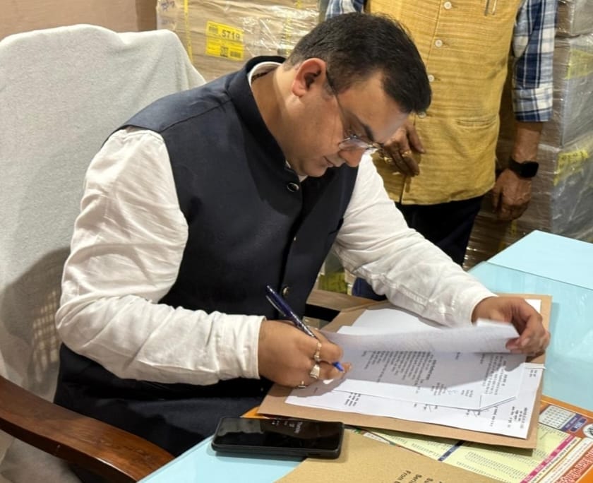 बहराइच के नए डीएम अक्षय त्रिपाठी ने संभाला कार्यभार, बोले - पारदर्शिता और जनसेवा होगी प्राथमिकता बहराइच के नए डीएम अक्षय त्रिपाठी ने संभाला कार्यभार, बोले - पारदर्शिता और जनसेवा होगी प्राथमिकता