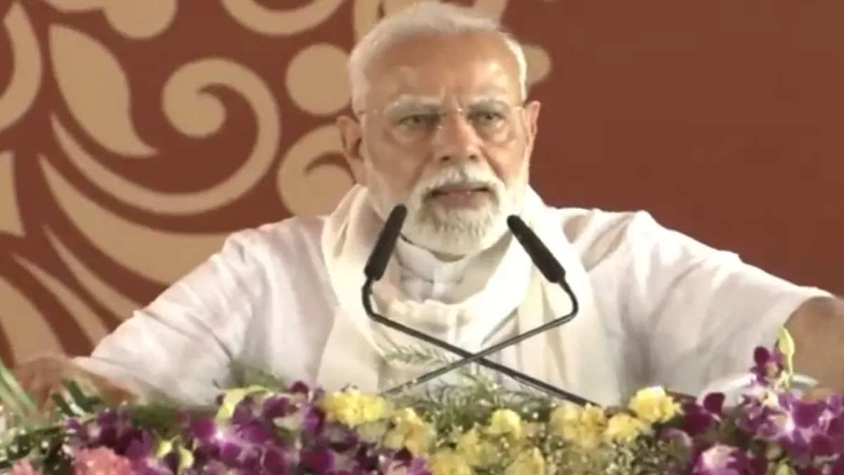 दुनिया अस्थिरता के माहौल से गुजर रही, स्वदेशी अपनाने का लें संकल्प : मोदी दुनिया अस्थिरता के माहौल से गुजर रही, स्वदेशी अपनाने का लें संकल्प : मोदी