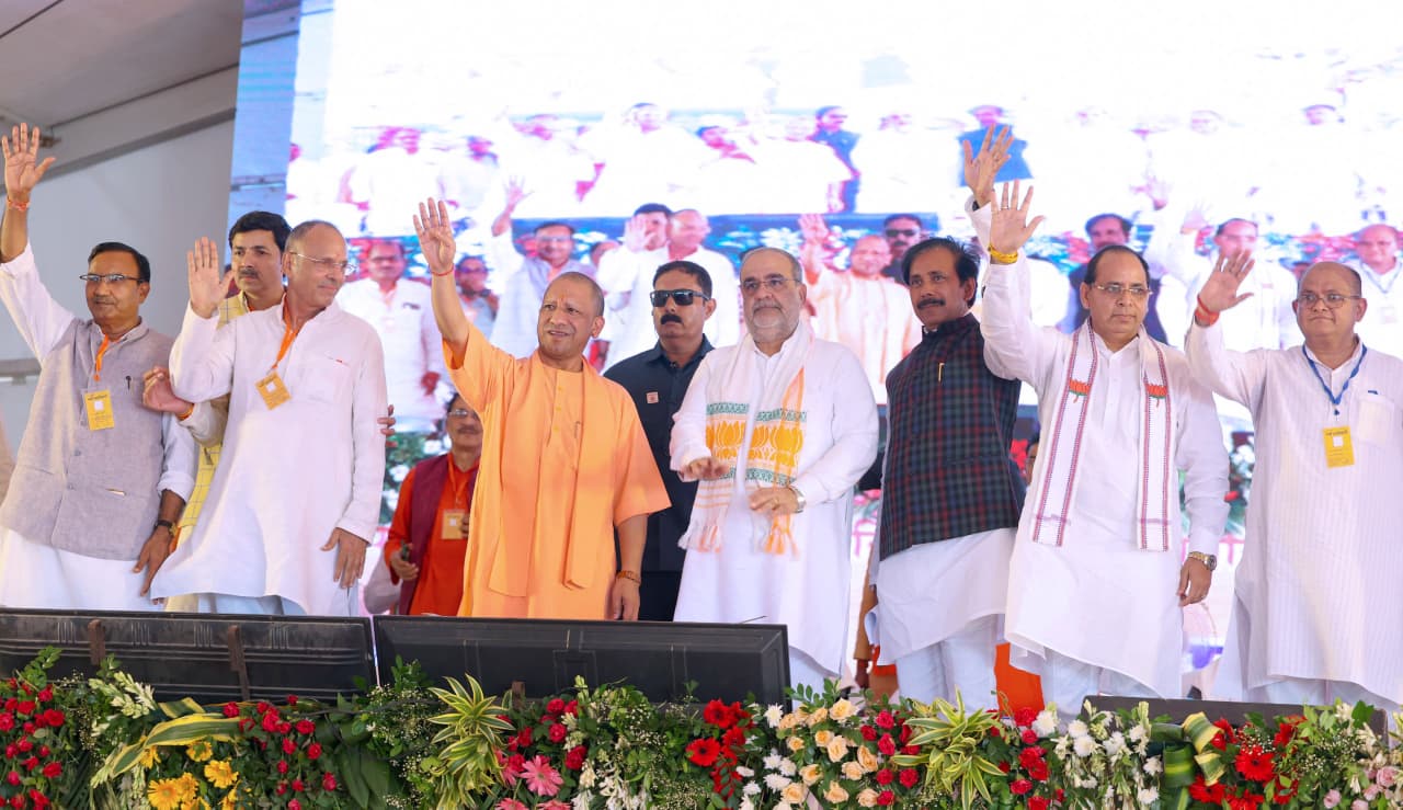 मुख्यमंत्री ने बिलारी के पीपली गांव में अटल आवासीय विद्यालय का किया लोकार्पण, बच्चों से किया आत्मीय संवाद, निर्धारित समय से आधा घंटा पहले पहुंचकर सबको किया आश्चर्यचकित मुख्यमंत्री ने बिलारी के पीपली गांव में अटल आवासीय विद्यालय का किया लोकार्पण, बच्चों से किया आत्मीय संवाद, निर्धारित समय से आधा घंटा पहले पहुंचकर सबको किया आश्चर्यचकित