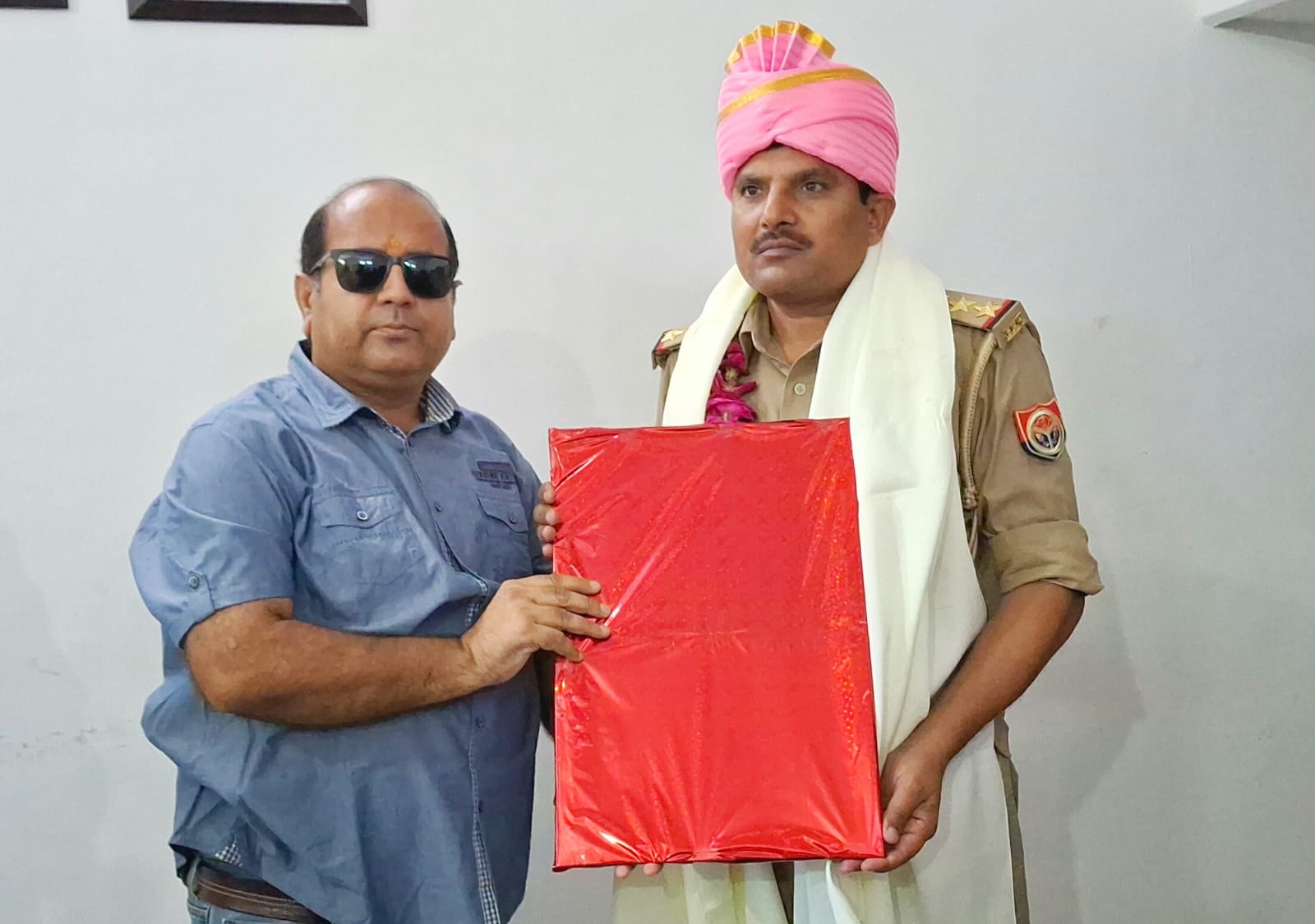 सैफई के इंस्पेक्टर क्राइम तेज सिंह को दी गयी भावबीनी विदाई, फर्रूखाबाद रवाना सैफई के इंस्पेक्टर क्राइम तेज सिंह को दी गयी भावबीनी विदाई, फर्रूखाबाद रवाना