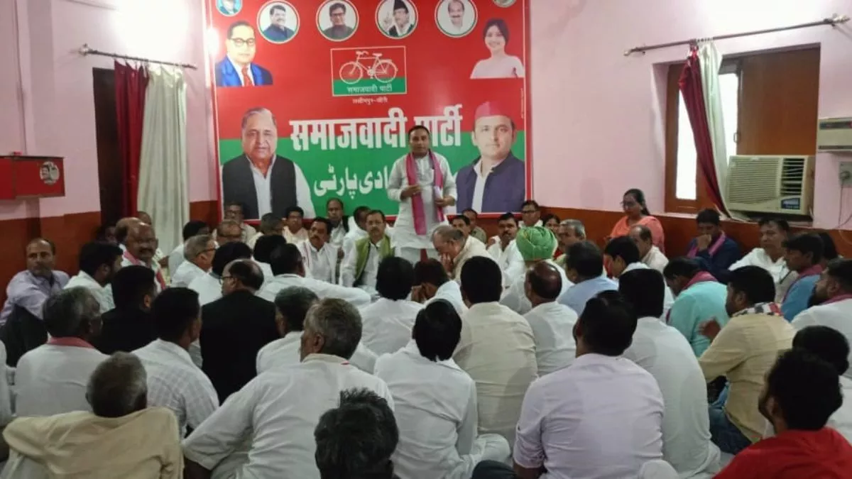 पहले PDA चौपाल, फिर PDA पाठशाला... और अब स्नातकों को बना रहे मतदाता; क्या है सपा की रणनीति? पहले PDA चौपाल, फिर PDA पाठशाला... और अब स्नातकों को बना रहे मतदाता; क्या है सपा की रणनीति?