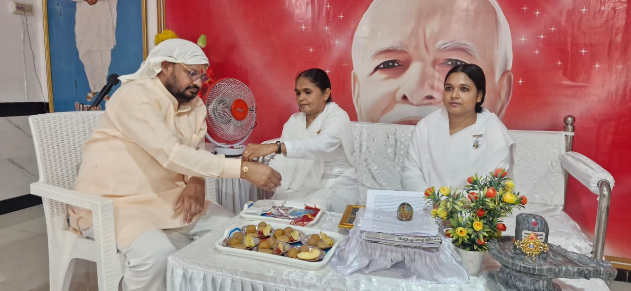 रक्षाबंधन पर ब्रह्माकुमारीज गिलौला में जिलापंचायत अध्यक्ष दद्दन मिश्र का ईश्वरीय संकल्प रक्षाबंधन पर ब्रह्माकुमारीज गिलौला में जिलापंचायत अध्यक्ष दद्दन मिश्र का ईश्वरीय संकल्प