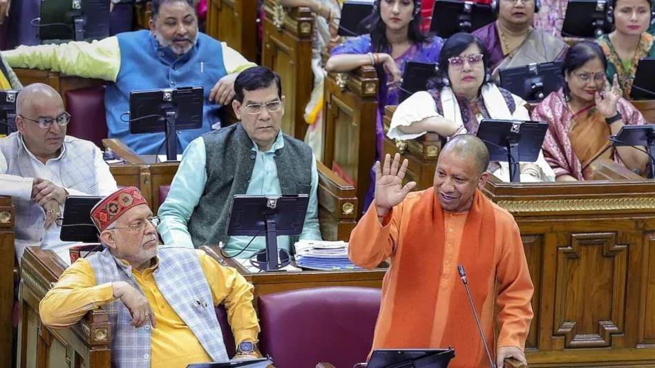 विधानसभा में जब योगी ने सपा नेता माता प्रसाद को निशाने पर ले लिया विधानसभा में जब योगी ने सपा नेता माता प्रसाद को निशाने पर ले लिया
