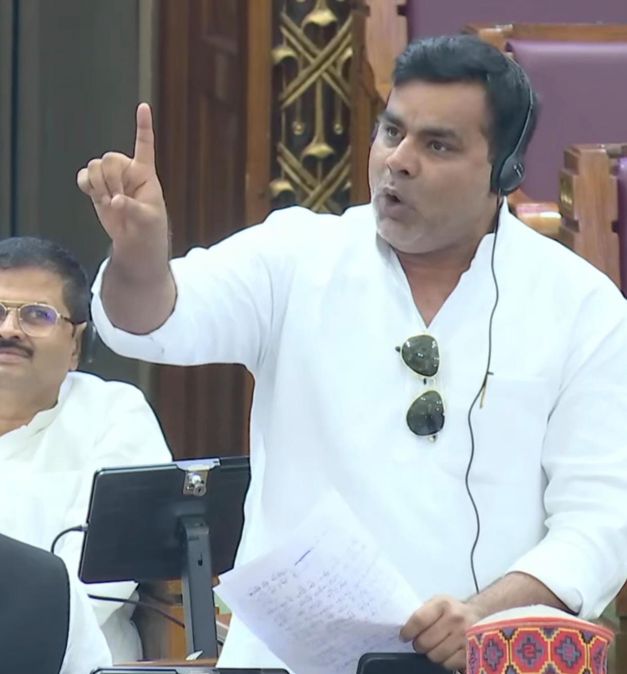 विधानसभा में देखने मिली जलशक्ति मंत्री और सपा विधायक के बीच जबरदस्त बहस, बीबी की कसम देकर ट्रोल हुए जल शक्ति मंत्री