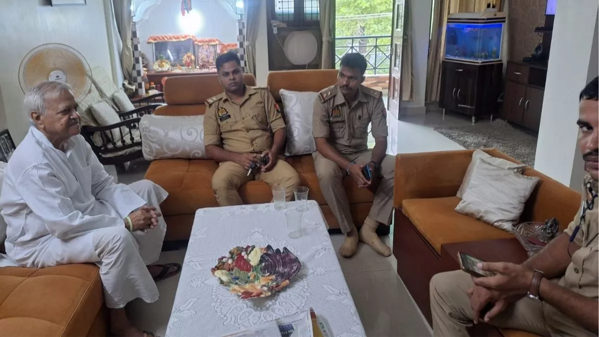 फतेहपुर में मंदिर-मकबरा विवाद: कांग्रेस के जिलाध्यक्ष के घर छापा, शहर अध्यक्ष गिरफ्तार