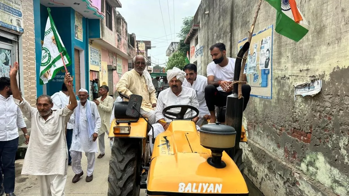 तिरंगा लेकर ट्रैक्टर पर बैठे दिखे नरेश टिकैत, आखिर क्या है प्लानिंग? बोले- परेशान है पूरे देश का किसान तिरंगा लेकर ट्रैक्टर पर बैठे दिखे नरेश टिकैत, आखिर क्या है प्लानिंग? बोले- परेशान है पूरे देश का किसान