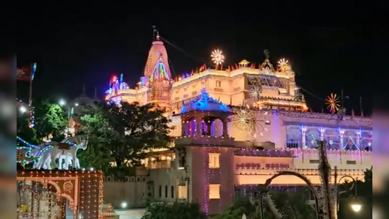 जन्माष्टमी के लिए सज गई मथुरा नगरी, जानें कब और किस तरह मनाया जाएगा कान्हा का जन्मोत्सव