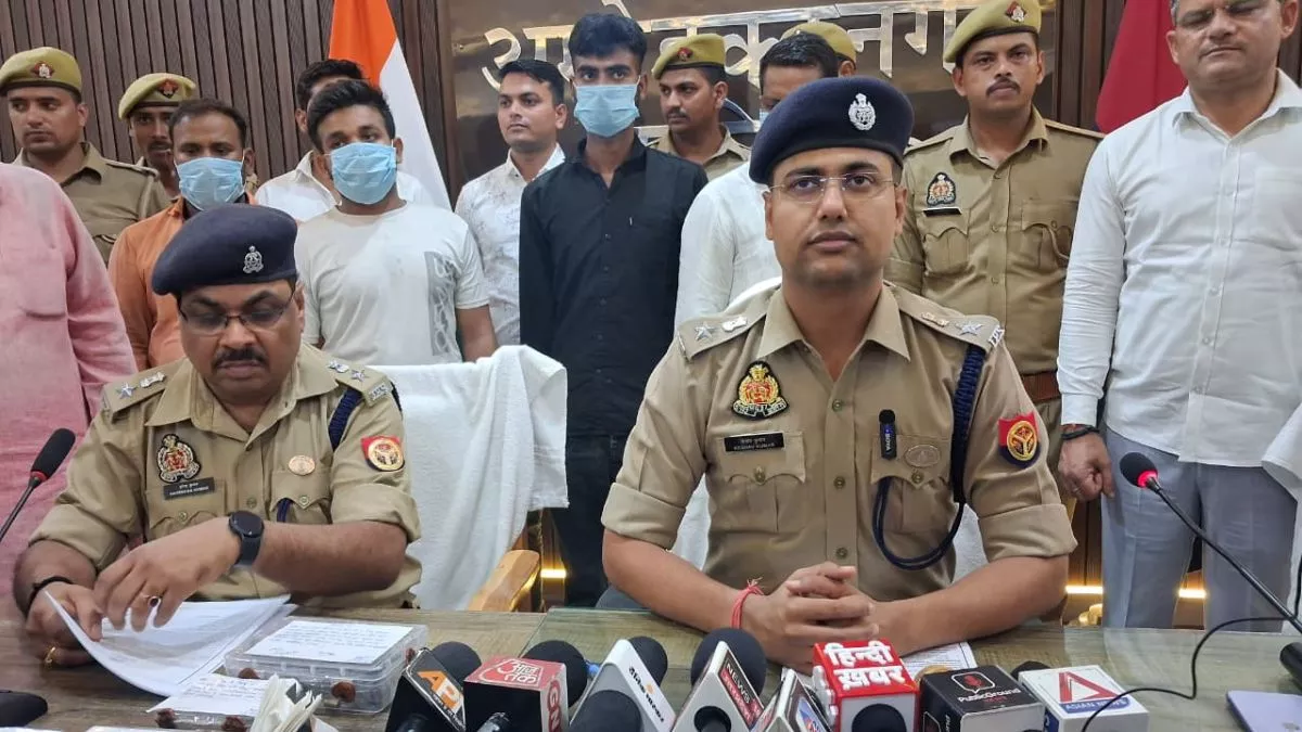 कांग्रेस नेता के गन हाउस में अवैध कारतूस का भंडाफोड़, छह गिरफ्तार