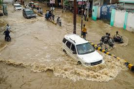 मुंबई: वसई-विरार और नालासोपारा में लगातार बारिश से जनजीवन प्रभावित, प्रशासन सक्रिय