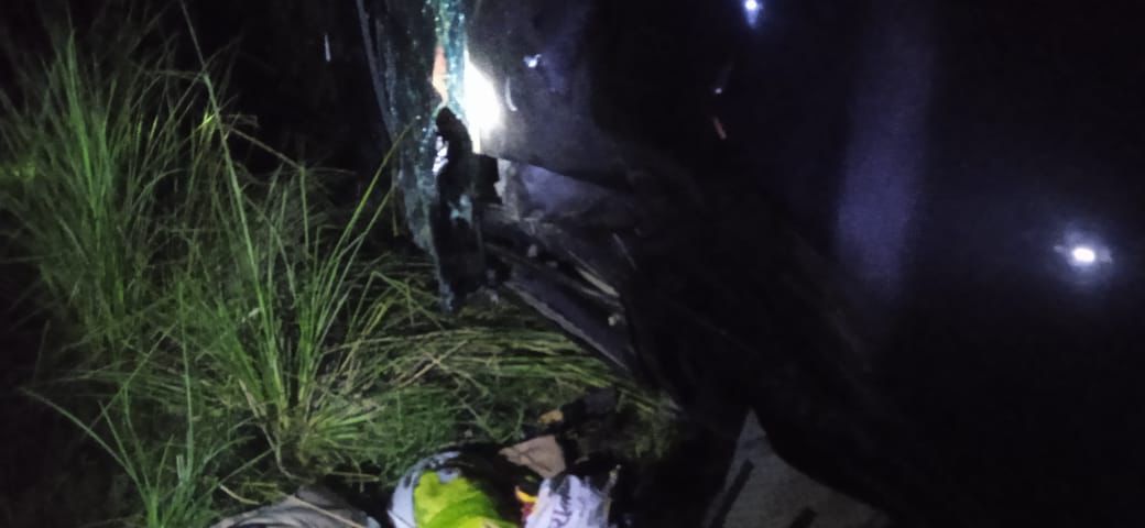 सुल्तानपुर : पूर्वांचल एक्सप्रेसवे पर भीषण सड़क हादसा, एक की मौत, तीन घायल