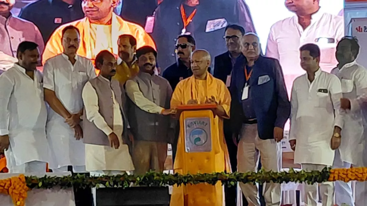 मुख्यमंत्री योगी ने एटा जिले में किया सीमेंट फैक्ट्री का लोकार्पण, कहा- यह जीरो टॉलरेंस की नीति का परिणाम