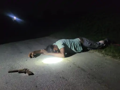 भदोही में पुलिस मुठभेड़ में तीन अंतर्जनपदीय बदमाश गिरफ्तार:दो को लगी गोली, दो तमंचे और कारतूस बरामद