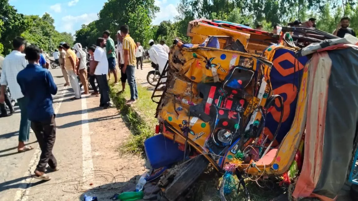 पीलीभीत में कार और टेंपो की आमने-सामने टक्कर में चार की मौत, 6 से ज्यादा घायल