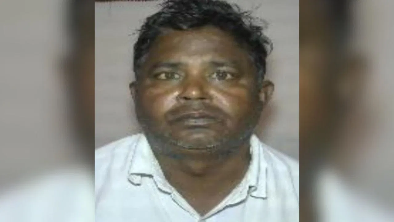 धड़ से अलग कर देता था सिर… 1 लाख का इनामी बदमाश शंकर कनौजिया एनकाउंटर में ढेर, दिल दहला देगी क्राइम कुंडली धड़ से अलग कर देता था सिर… 1 लाख का इनामी बदमाश शंकर कनौजिया एनकाउंटर में ढेर, दिल दहला देगी क्राइम कुंडली