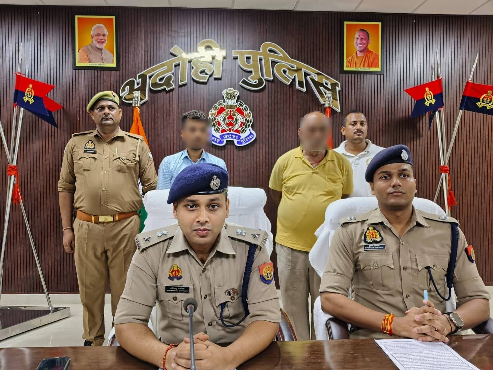 भदोही : फर्जी गैंगरेप केस की साजिश का पर्दाफाश, 2 अभियुक्त और 1 महिला गिरफ्तार भदोही : फर्जी गैंगरेप केस की साजिश का पर्दाफाश, 2 अभियुक्त और 1 महिला गिरफ्तार