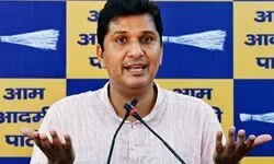 AAP नेता सौरभ भारद्वाज के ठिकानों पर छापेमारी, अस्पताल निर्माण में घोटाले का आरोप AAP नेता सौरभ भारद्वाज के ठिकानों पर छापेमारी, अस्पताल निर्माण में घोटाले का आरोप