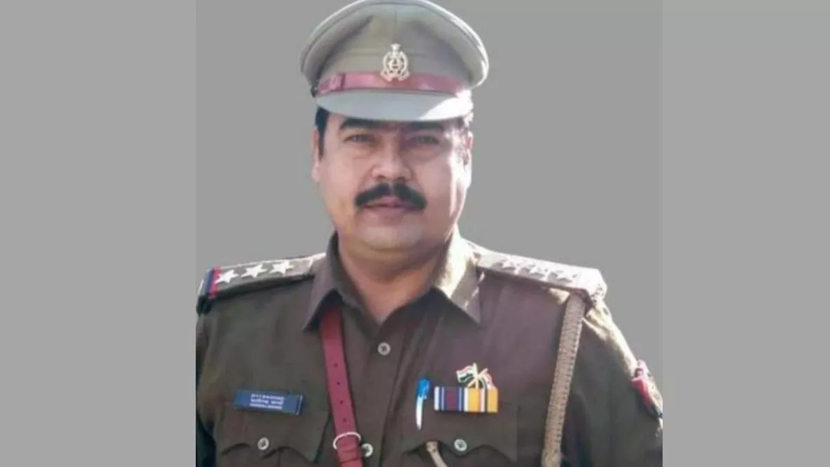 ये हैं इंस्पेक्टर यतींद्र शर्मा... अपनी इमानदारी और बहादुरी से सोशल मीडिया के नई सनसनी बने, कारनामों की लंबी लिस्ट