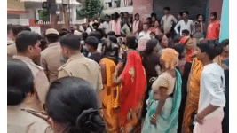 गोरखपुर में बवाल : AAP नेता की मौत के बाद कार्यकर्ता उग्र, पुलिस से झड़प में SHO घायल गोरखपुर में बवाल : AAP नेता की मौत के बाद कार्यकर्ता उग्र, पुलिस से झड़प में SHO घायल