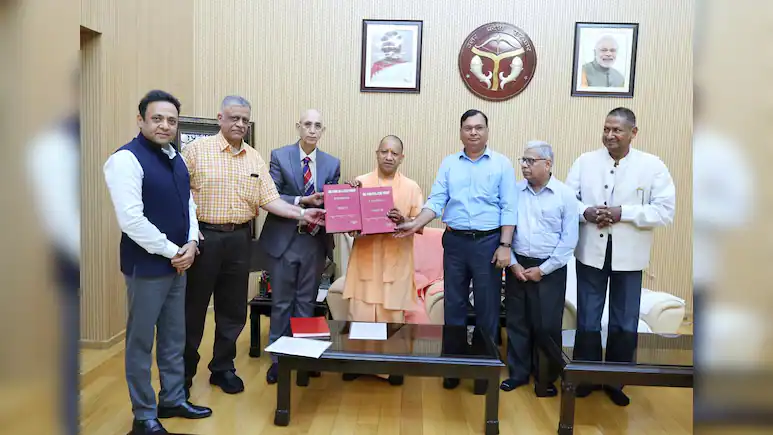 30 फीसदी घट गई हिन्दुओं की आबादी...संभल हिंसा मामले में जांच कमेटी ने सीएम योगी को सौंपी रिपोर्ट