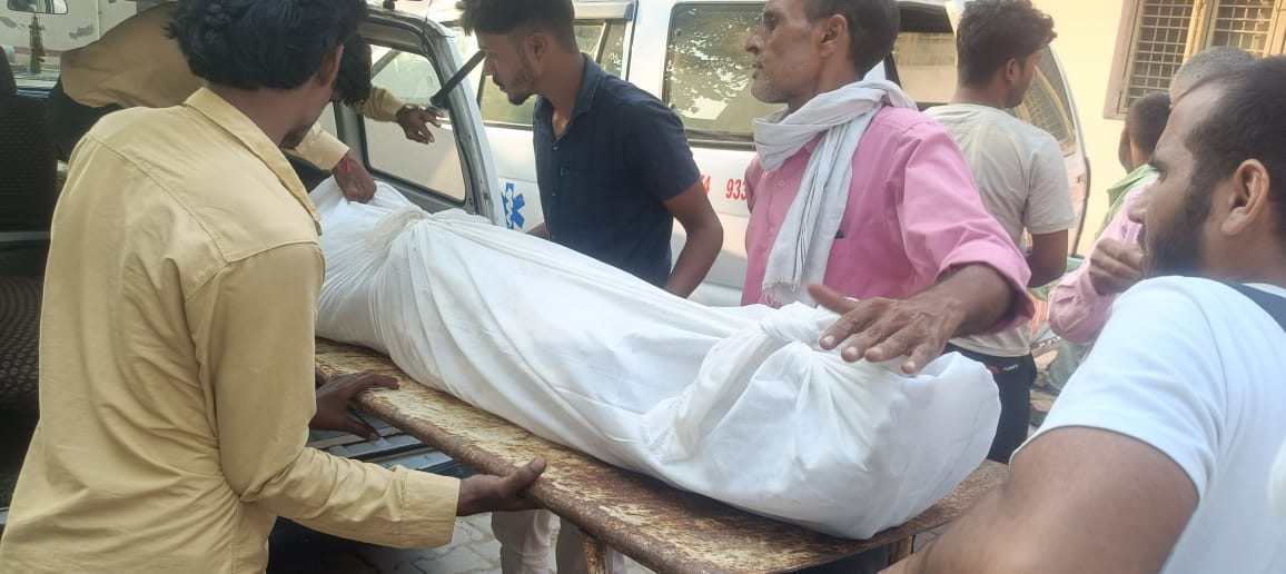 प्रयागराज : संदिग्ध हालात में ट्रक चालक की मौत, पोस्टमार्टम रिपोर्ट ने खोला राज प्रयागराज : संदिग्ध हालात में ट्रक चालक की मौत, पोस्टमार्टम रिपोर्ट ने खोला राज