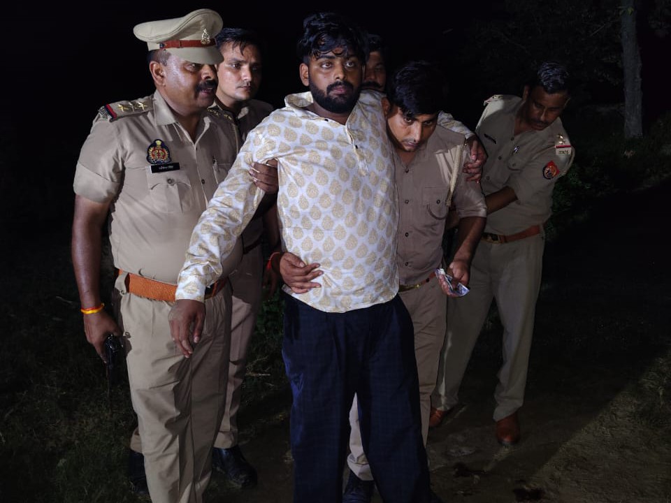 25 हजार का इनामी बदमाश पंकज यादव मुठभेड़ में दबोचा, पैर में गोली, साथी फरार