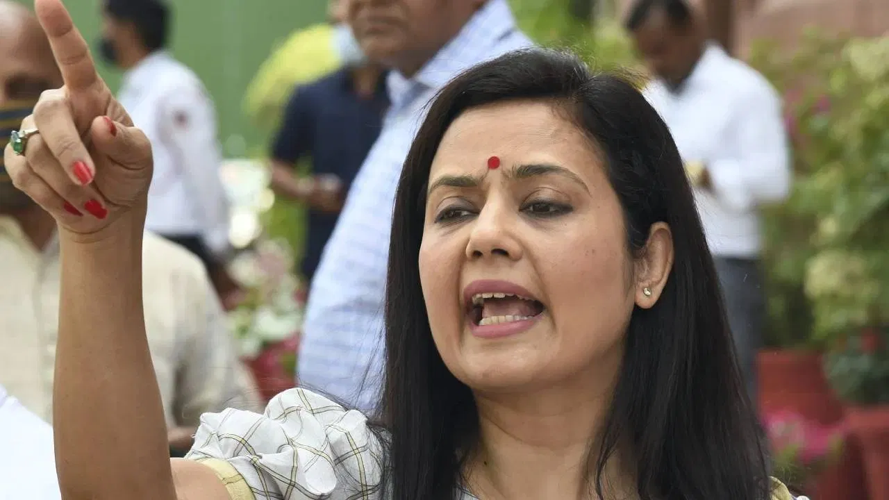 अमित शाह का सिर काटकर टेबल पर रख देना चाहिए… महुआ मोइत्रा के बिगड़े बोल