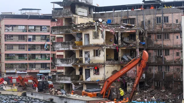 महाराष्ट्र: विरार बिल्डिंग हादसे अब तक 17 की मौत, बिल्डर और जमीन मालिक सहित 5 अरेस्ट महाराष्ट्र: विरार बिल्डिंग हादसे अब तक 17 की मौत, बिल्डर और जमीन मालिक सहित 5 अरेस्ट