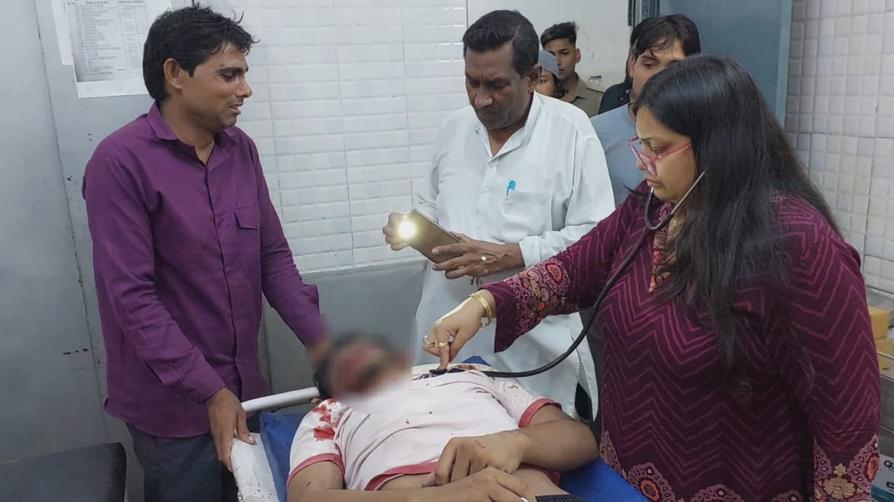 दो बाइकों की भिड़ंत में एक की मौत दो घायल