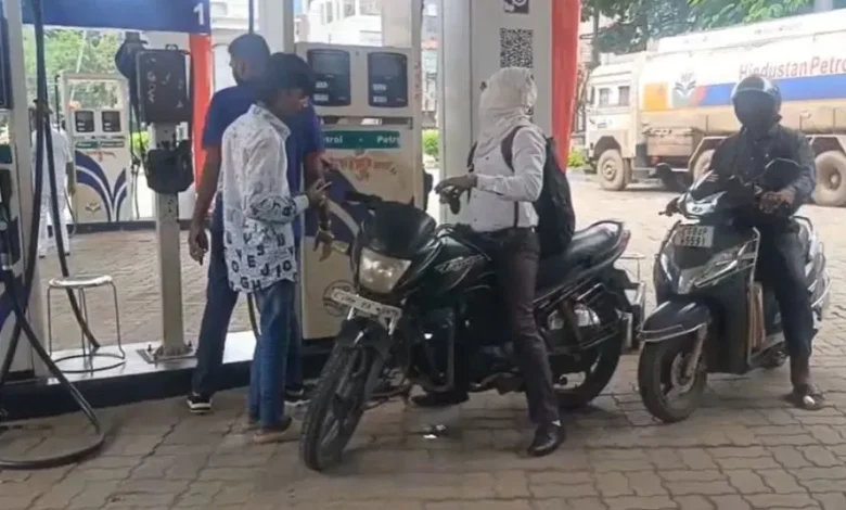 ‘नो हेलमेट, नो फ्यूल’ : अभियान शुरू, लेकिन पेट्रोल पंपों पर आदेश कागजों तक सीमित