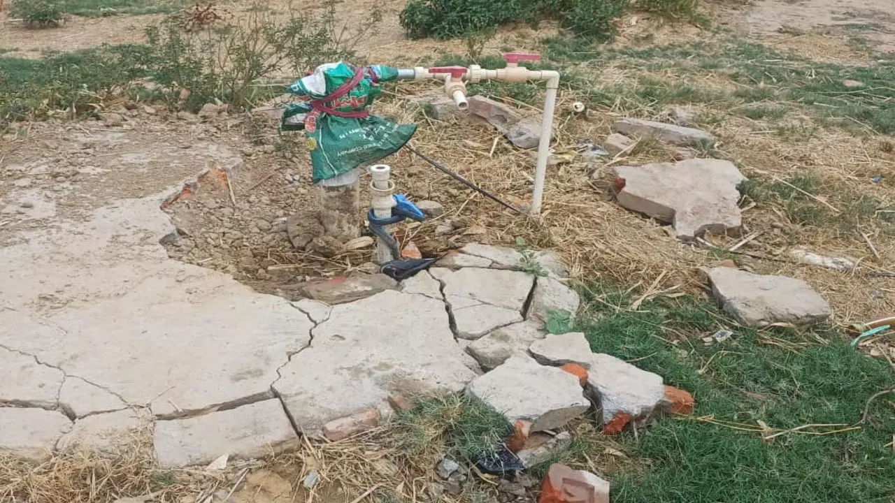 भदोही: सरकारी हैंडपंपों पर निजी समरसेबल लगाने पर रोक, सीडीओ ने दिए सख्त निर्देश भदोही: सरकारी हैंडपंपों पर निजी समरसेबल लगाने पर रोक, सीडीओ ने दिए सख्त निर्देश