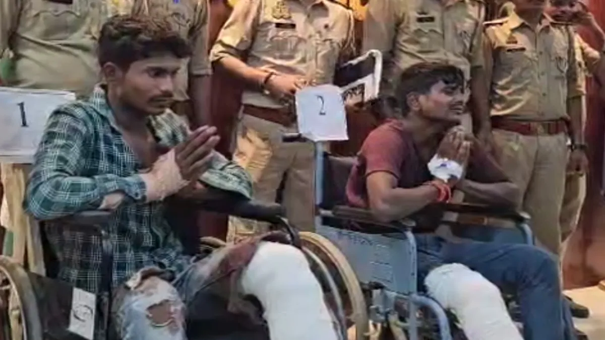 असलम और जुल्फिकार के पैर में मारी गई गोली, व्हीलचेयर में कराहते दिखे बदमाश असलम और जुल्फिकार के पैर में मारी गई गोली, व्हीलचेयर में कराहते दिखे बदमाश