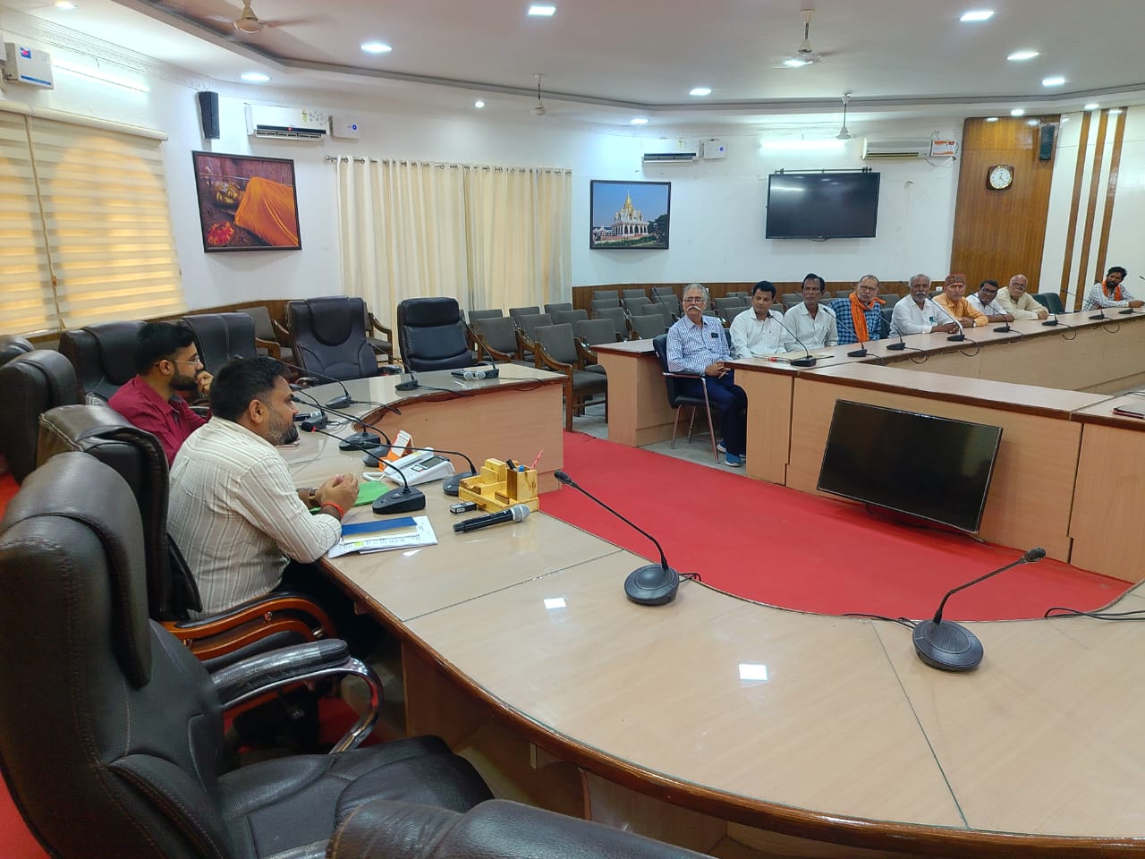 पडरौना चीनी मिल को चालू कराने पर हुई महत्वपूर्ण बैठक पडरौना चीनी मिल को चालू कराने पर हुई महत्वपूर्ण बैठक
