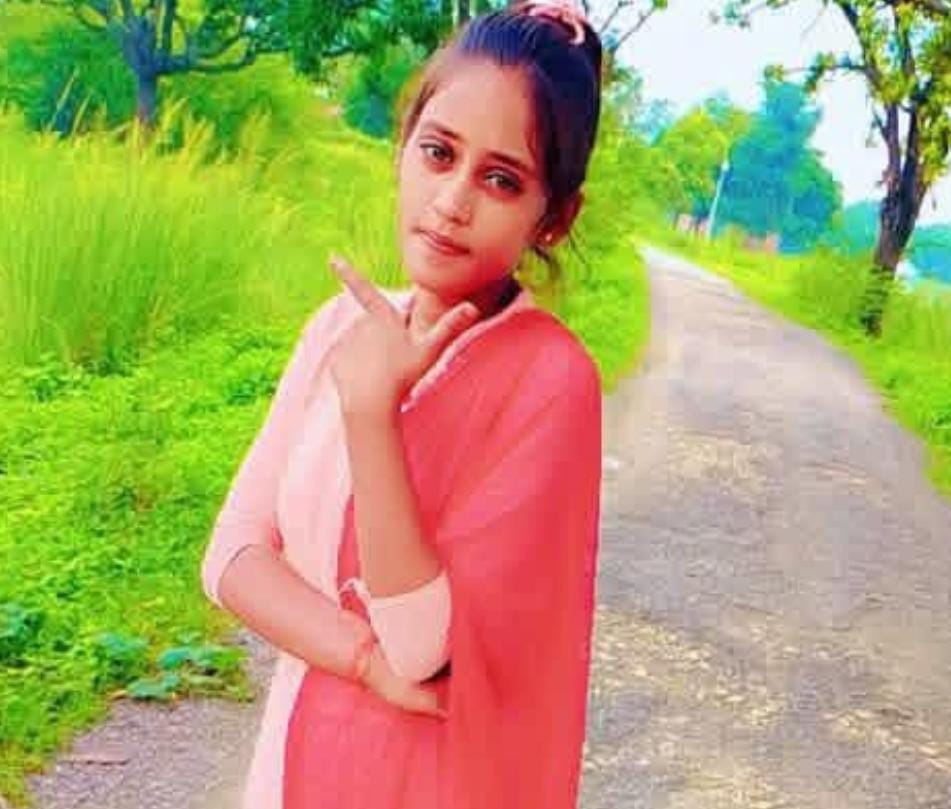 प्रयागराज : खखैचा गांव में दो दिन से लापता किशोरी का तालाब में मिला शव, परिवार हत्या की आशंका जता रहा प्रयागराज : खखैचा गांव में दो दिन से लापता किशोरी का तालाब में मिला शव, परिवार हत्या की आशंका जता रहा