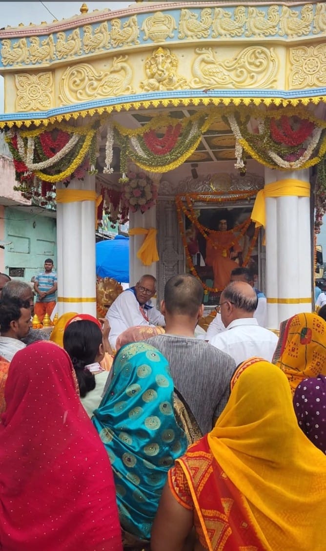 गिलौला बाजार में गूँजा – “साईं राम, साईं श्याम” का संदेश- शोभायात्रा का जगह जगह हुआ भव्य स्वागत गिलौला बाजार में गूँजा – “साईं राम, साईं श्याम” का संदेश- शोभायात्रा का जगह जगह हुआ भव्य स्वागत