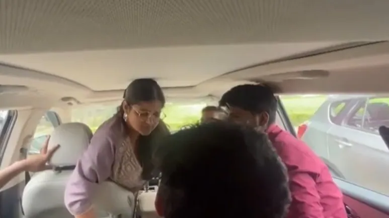 100 सेकंड में जड़ दिये 60 थप्पड़... लखनऊ के कॉलेज कैंपस का वीडियो 100 सेकंड में जड़ दिये 60 थप्पड़... लखनऊ के कॉलेज कैंपस का वीडियो