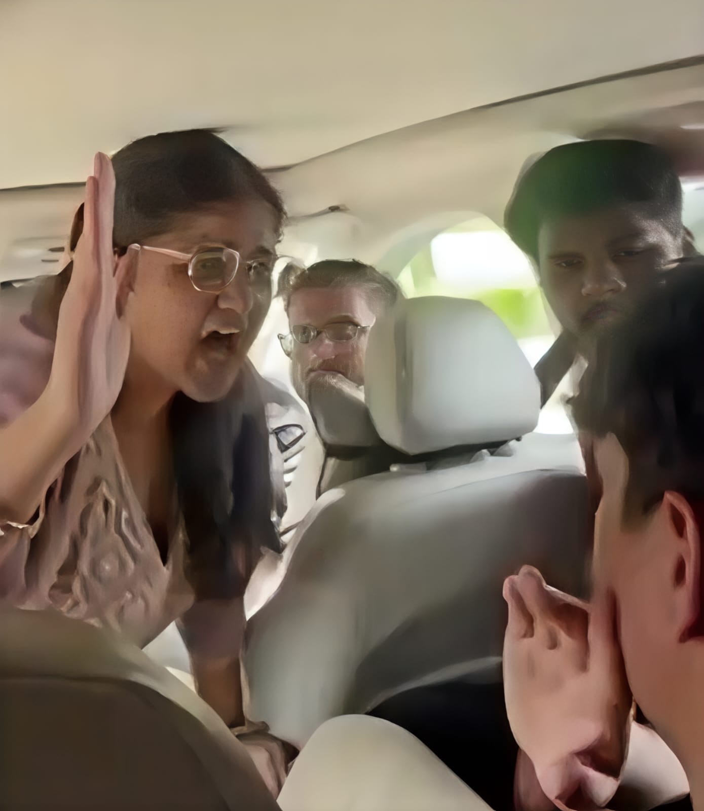 एमिटी यूनिवर्सिटी लखनऊ में गुंडागर्दी का वीडियो वायरल, चिनहट थाने में FIR दर्ज एमिटी यूनिवर्सिटी लखनऊ में गुंडागर्दी का वीडियो वायरल, चिनहट थाने में FIR दर्ज