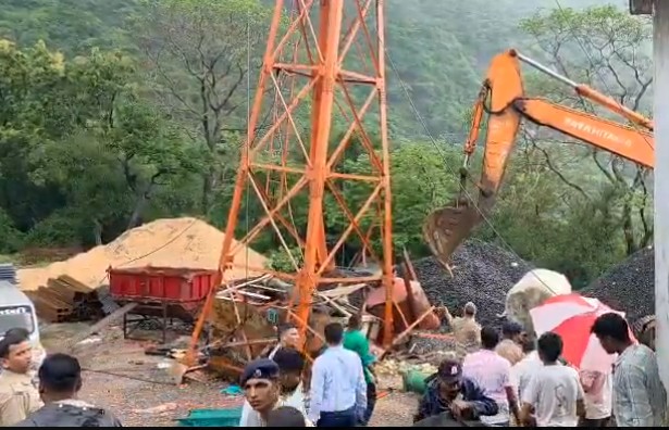 पावागढ़ रोप-वे त्रासदी : 6 की जान गई, पूरे गुजरात में गम का माहौल पावागढ़ रोप-वे त्रासदी : 6 की जान गई, पूरे गुजरात में गम का माहौल