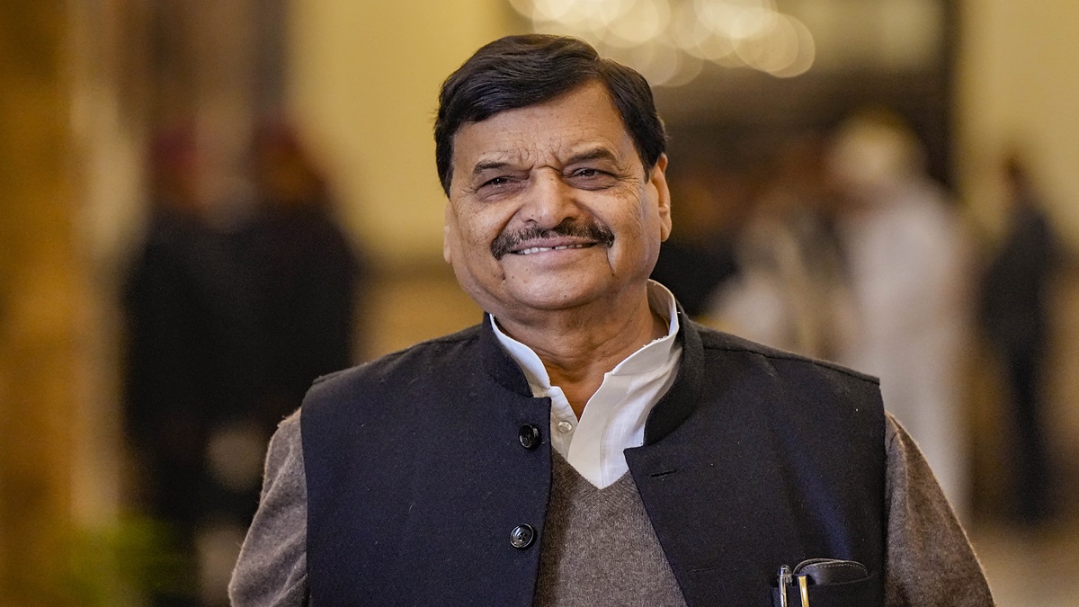 शिवपाल का यह कहना कि अगर योगी आदित्यनाथ मुख्यमंत्री न होते, तो ठाकुर समाज के सबसे बड़े नेता राजा भैया होते शिवपाल का यह कहना कि अगर योगी आदित्यनाथ मुख्यमंत्री न होते, तो ठाकुर समाज के सबसे बड़े नेता राजा भैया होते