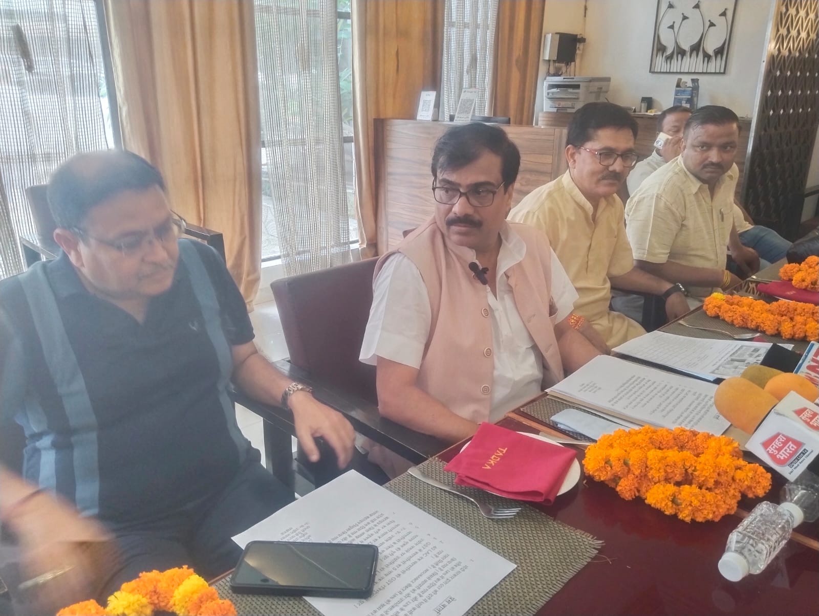 जीएसटी में मोदी सरकार का मास्टरस्ट्रोक, टैक्स दरों में भारी कमी से व्यापारियों और उपभोक्ताओं को राहत – योगी सरकार ने दिया भयमुक्त माहौल : आनन्द अग्रवाल जीएसटी में मोदी सरकार का मास्टरस्ट्रोक, टैक्स दरों में भारी कमी से व्यापारियों और उपभोक्ताओं को राहत – योगी सरकार ने दिया भयमुक्त माहौल : आनन्द अग्रवाल