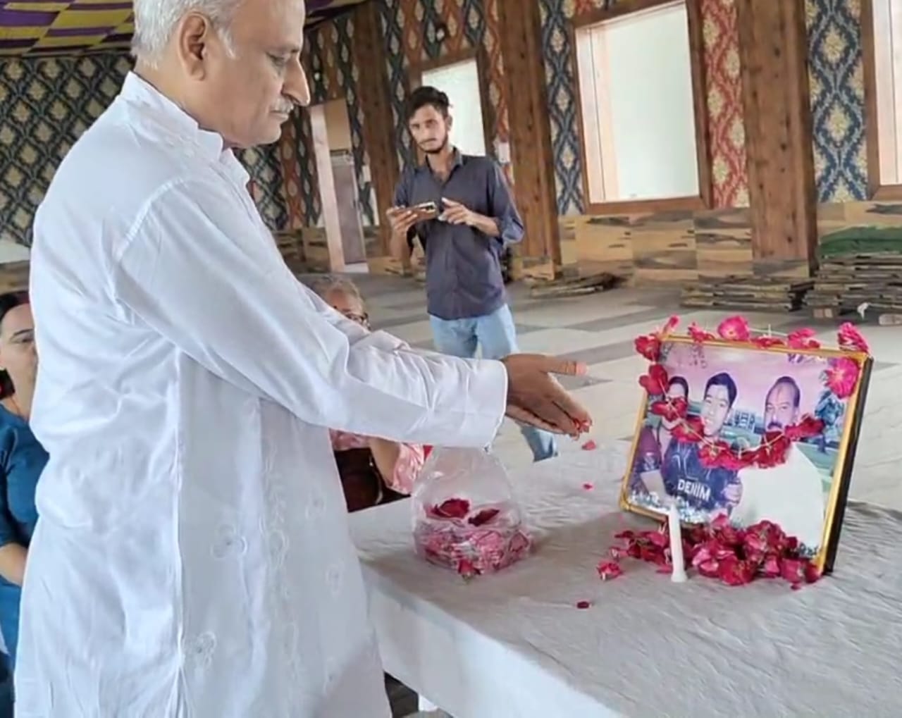 क्रांतिकारी विचारक लेखपाल विचित्र सक्सेना के निधन पर शोक सभा क्रांतिकारी विचारक लेखपाल विचित्र सक्सेना के निधन पर शोक सभा