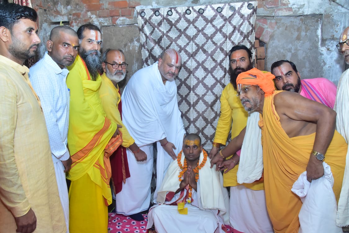 हनुमानगंज मंदिर के नए महंत बने राधेश्यामशरण दास जी महाराज बनाये गये हनुमानगंज मंदिर के नए महंत बने राधेश्यामशरण दास जी महाराज बनाये गये